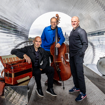 „Akrobat“ . Tango Transit