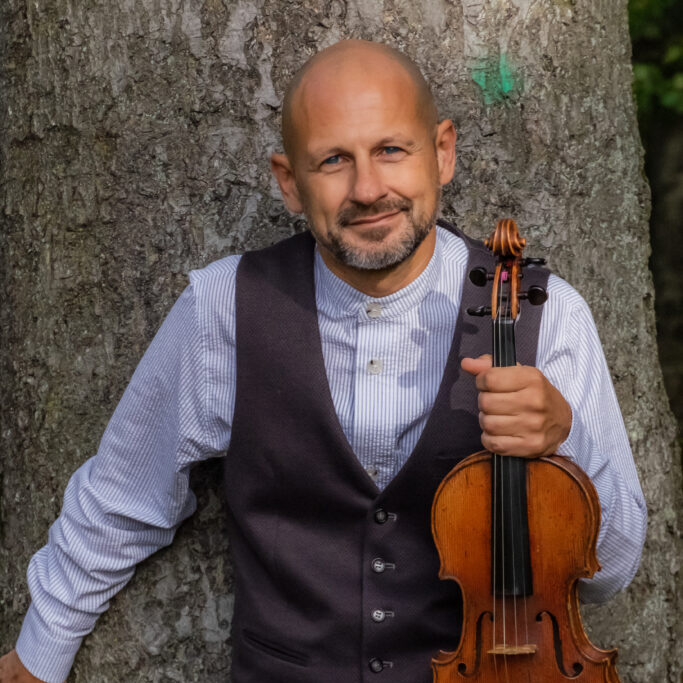 Musik-Plauderei . Yehudi Menuhin zum 110. Geburtstag